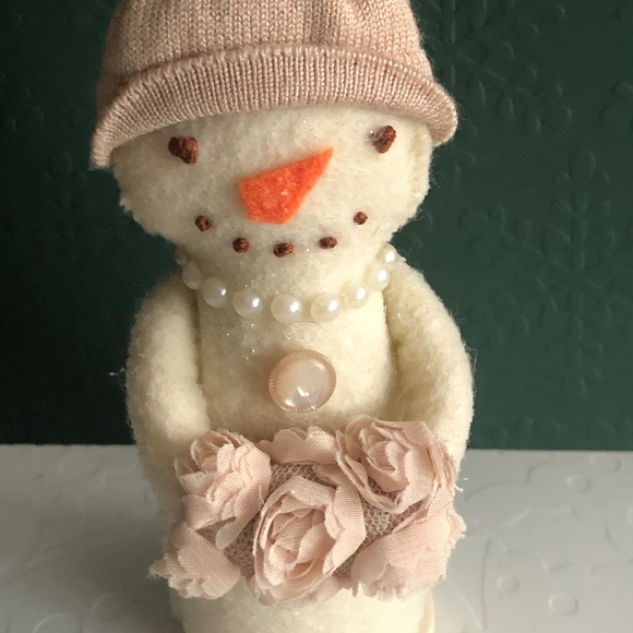 Snowman woman felt Art Doll with Muff hand-sewn
Handmade - Picture 5 of 6